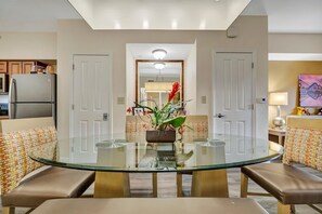 Condo design, 2 quartos, sacada | Opções para refeição