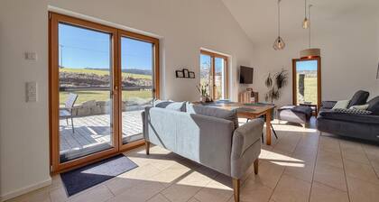 Modernes Ferienhaus in Bayern mit Garten