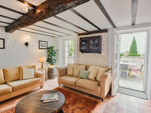 TV, ping pong - Spacious familyhouse with privat pool and slide (Lusignac)