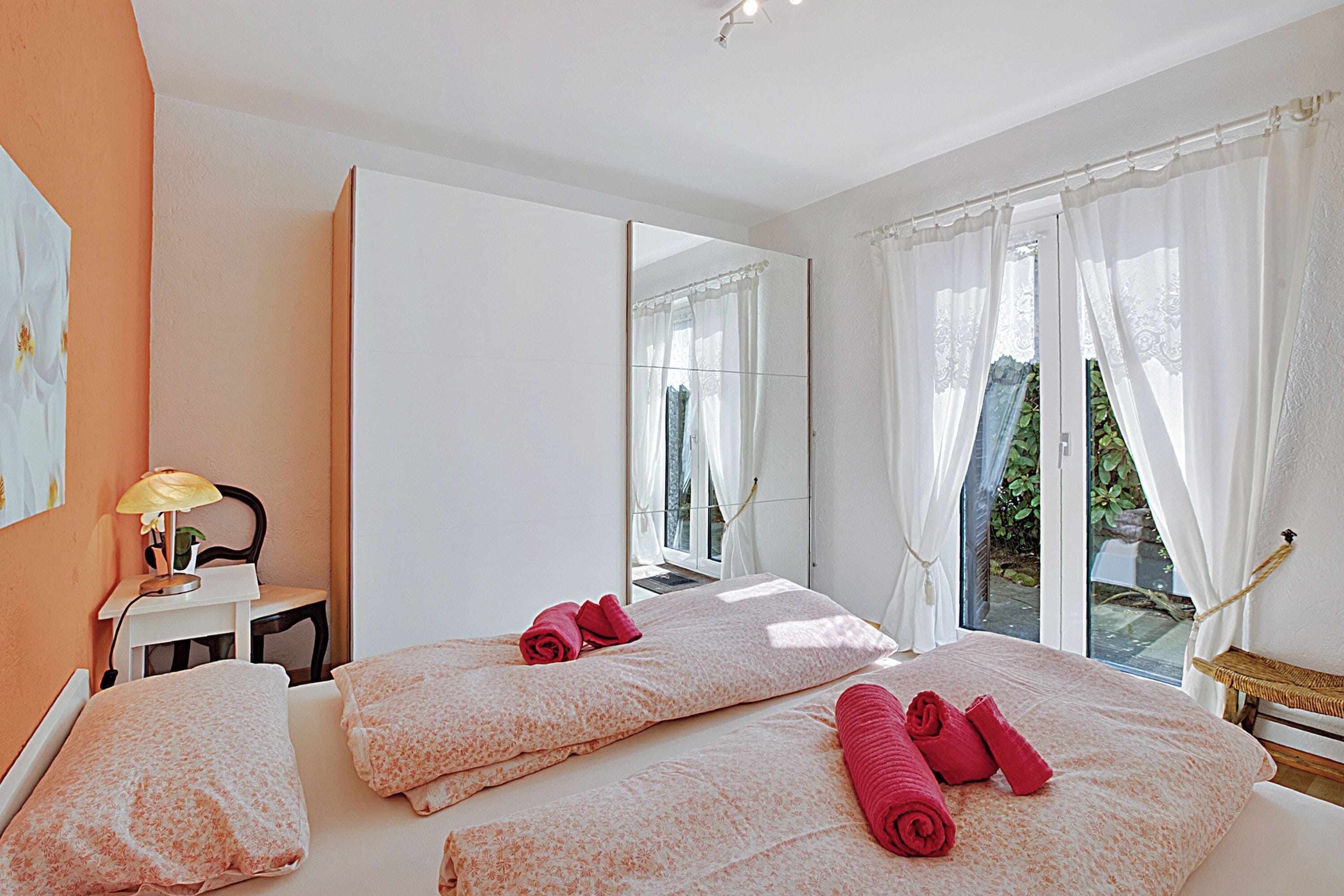 Familienapartment, Mehrere Schlafzimmer (Casa Viola garden) | 2 Schlafzimmer, Bügeleisen/Bügelbrett, kostenloses WLAN, Bettwäsche