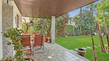 Familienapartment, Mehrere Schlafzimmer (Casa Viola garden) | Speisen im Freien