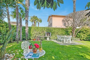 Family Apartment, Multiple Bedrooms (Casa Viola garden) | Outdoor dining - Casa Viola Garden (Losone)