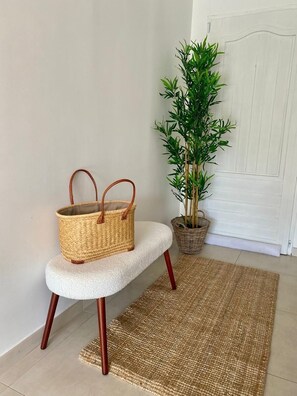 A white cushioned bench with a woven basket on it, a woven rug, and a potted plant. - Haven of peace: villa with private pool (Lorgues)