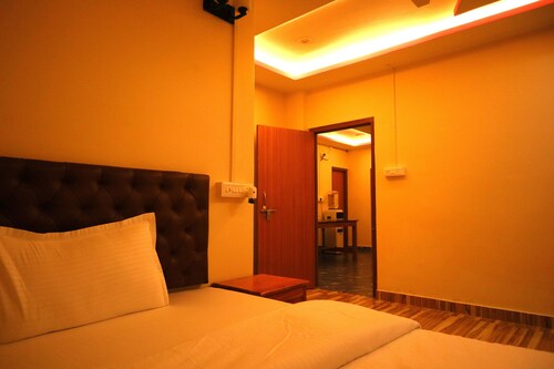 Cozy Stay with Shared Kitchen | Explore Beaches & Dive Spots