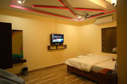 Cozy Stay with Shared Kitchen | Explore Beaches & Dive Spots