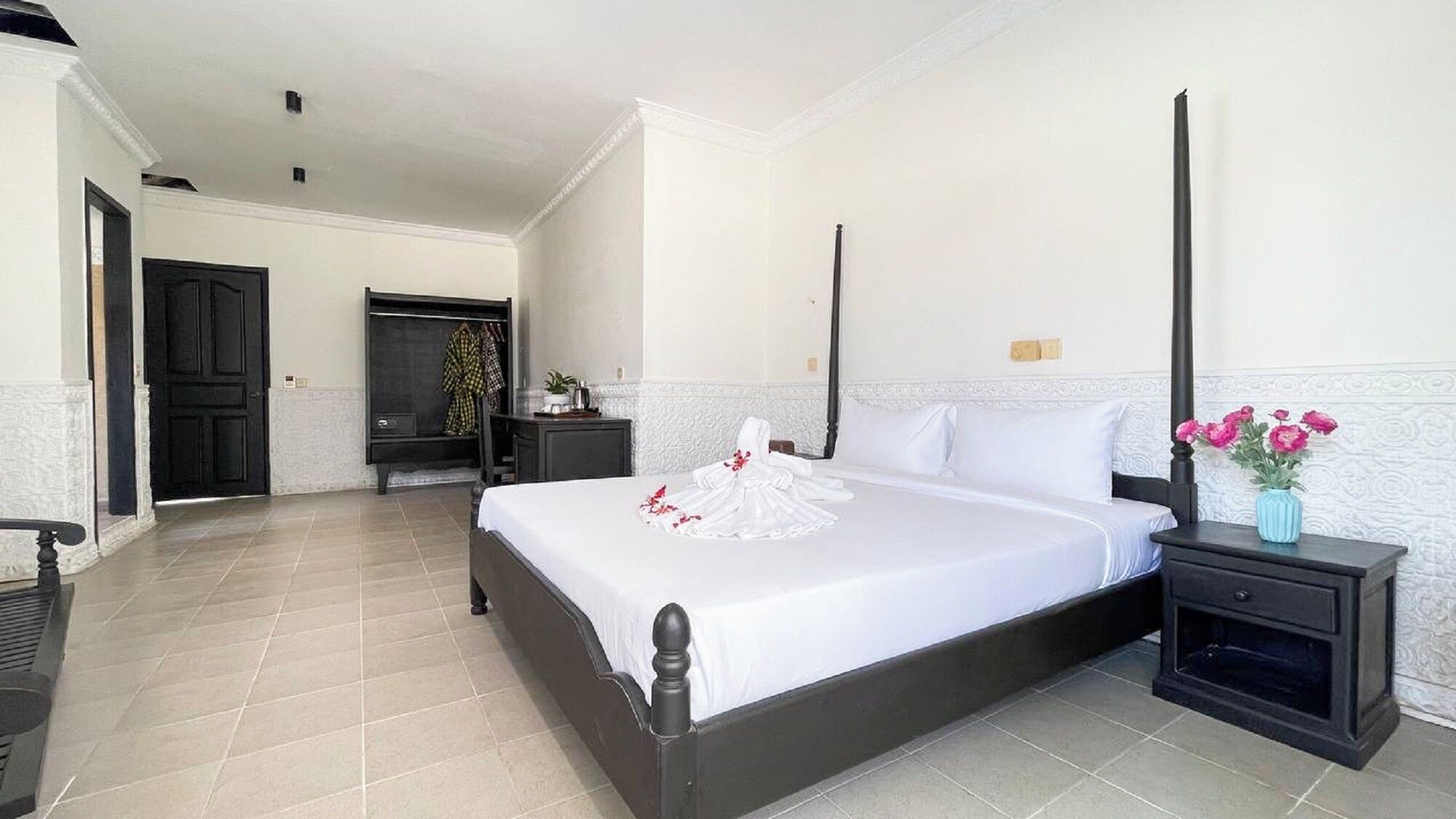 Quarto casal luxo | Frigobar, cofres nos quartos, individualmente decorados