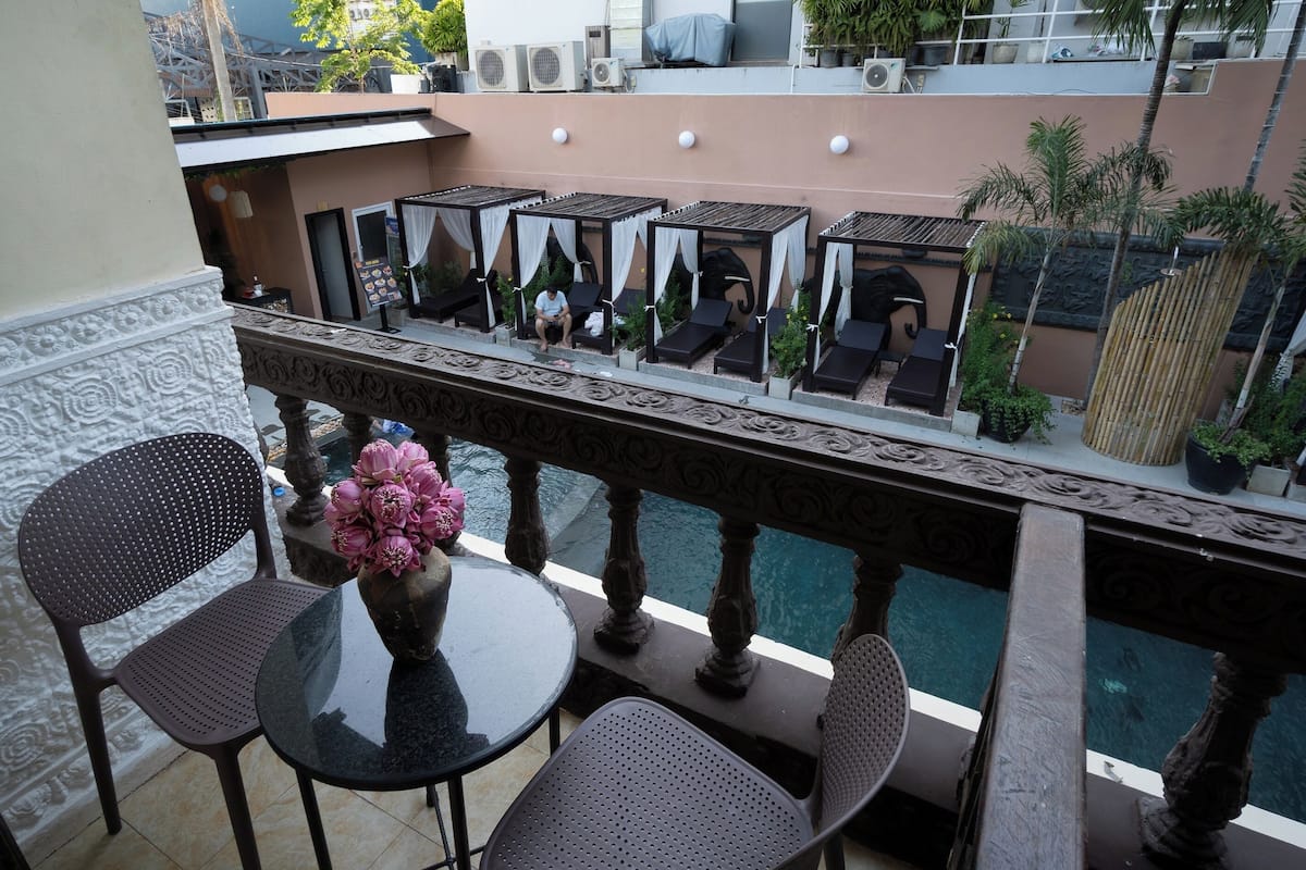 Suite familiar, balcón, vistas a la piscina | Vistas del balcón