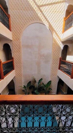 حمام سباحة