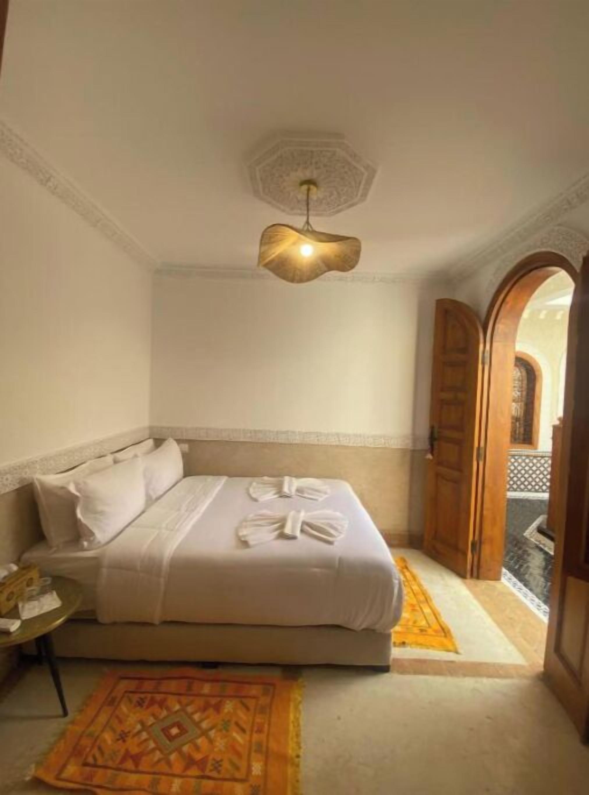 Habitació doble estàndard, vistes al pati | Planxa i posts de planxar i wifi gratuïta 