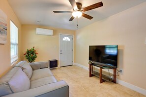 TV - 7 Mi to Busch Gardens! Family & Pet-Friendly Home (Lutz)