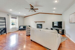 TV - 4 Mi to Garniers Beach Park: Home w/ Private Pool! (Fort Walton Beach)
