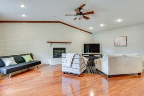 TV - 4 Mi to Garniers Beach Park: Home w/ Private Pool! (Fort Walton Beach)