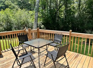 Outdoor dining - Serene 3-bedroom house with AC in charming Columbus (Columbus)