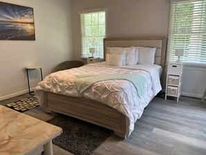 3 bedrooms, iron/ironing board, WiFi, bed sheets - Serene 3-bedroom house with AC in charming Columbus (Columbus)