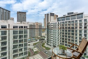 Property grounds - Sophisticated Studio Getaway, Minutes Drive to Iconic Dubai Landmarks - Azizi Riviera 45, Al Merkadh (Dubai)