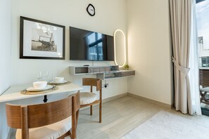 Dining - Sophisticated Studio Getaway, Minutes Drive to Iconic Dubai Landmarks - Azizi Riviera 45, Al Merkadh (Dubai)