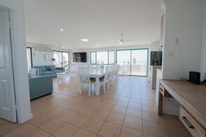Royal Studio, Balcony, Ocean View | Interior - The Whitehouse Denham (Denham)