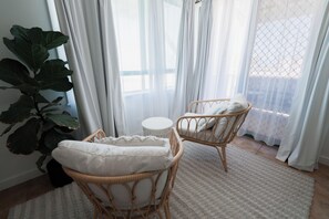 Grand-Apartment, Balkon, Meerblick | Innenbereich