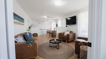 Apartamento Deluxe, balcón | Zona de estar