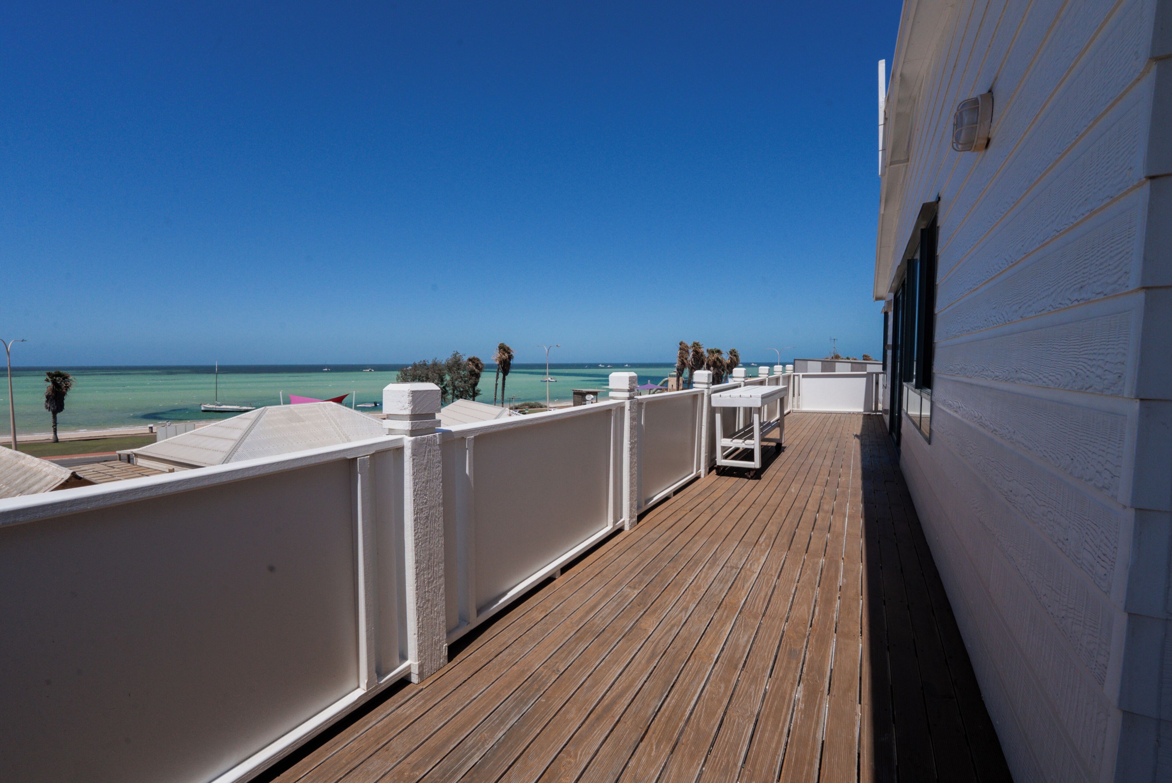 Royal-Studio, Balkon, Meerblick | Unterkunftsgelände