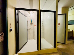 Shared Dormitory, Men only | Bathroom - Sukhum Charoen Krung Tak-Sin guest house (Bangkok)