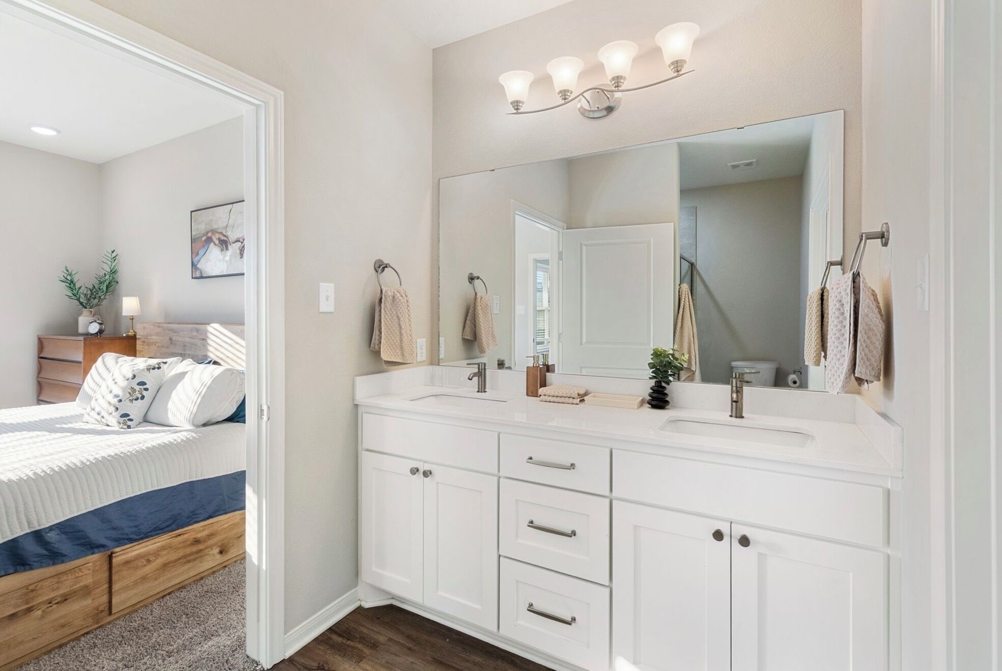 3 bedrooms, desk, iron/ironing board, WiFi (free)