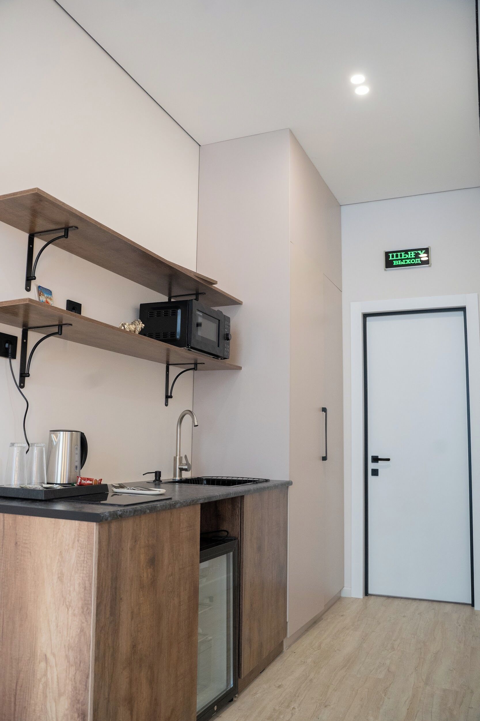 Suite Luxe, balcon, vue ville | Cuisine privée | Mini réfrigérateur, micro-ondes, bouilloire électrique