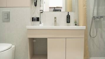 Suite Mewah, balkon, pemandangan kota | Kamar mandi