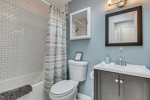 Hair dryer, towels - Pet-Friendly Melbourne Retreat w/ Lanai & Hammock! (Melbourne)