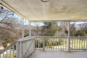 Property grounds - Mtn-View Getaway w/ Game Room, 1 Mi to Kern River! (Wofford Heights)