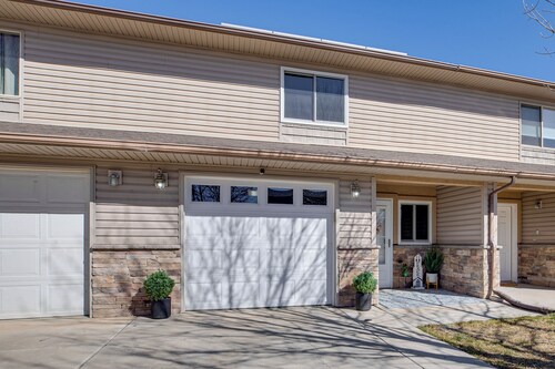 4 Mi to Main St: Grand Junction Townhome w/ Patio!