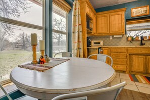 Dining - 'Walnut Creek Retreat' 9 Mi to Decatur Town Square (Decatur)