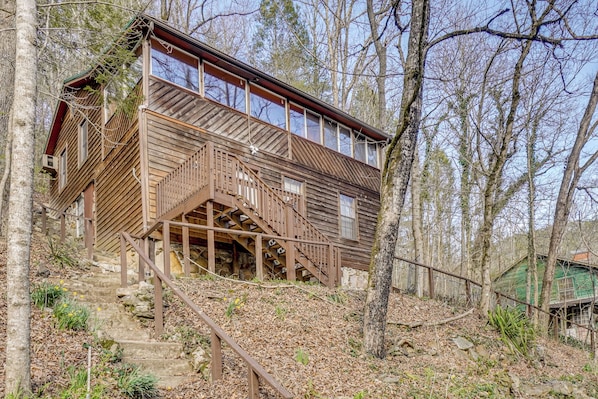Exterior - Private Hot Tub! Hillside Smokies Base Camp (Townsend)