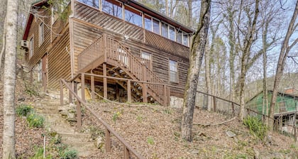 Private Hot Tub! Hillside Smokies Base Camp