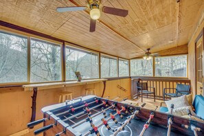 Games room - Private Hot Tub! Hillside Smokies Base Camp (Townsend)