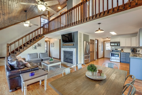 Lake Keowee Family Retreat w/ Private Dock