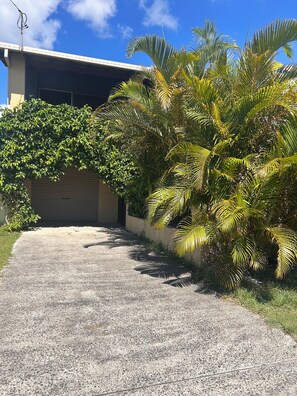 Property grounds - 3 Large double Bedrooms with one shower (Yamba)