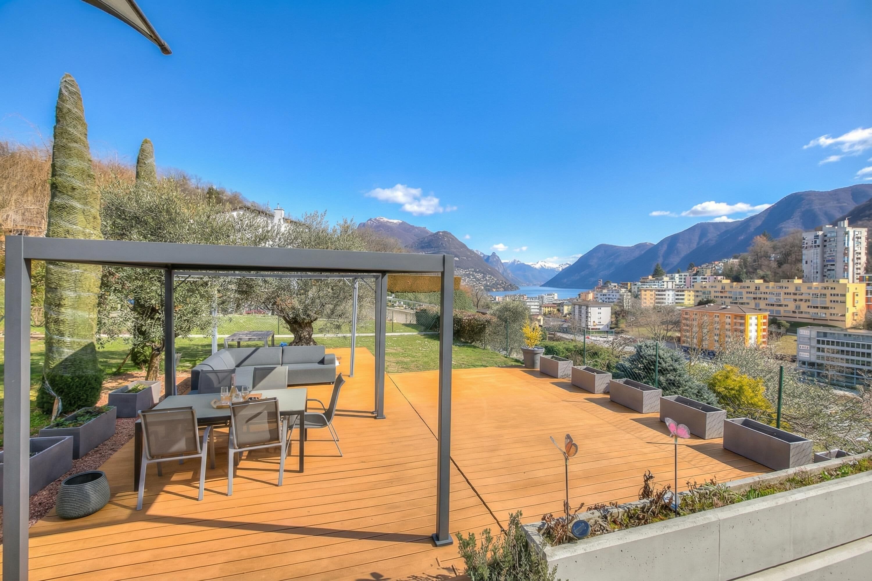 สแตนดาร์ดวิลล่า, หลายห้องนอน, ตู้เย็นและไมโครเวฟ (Lugano Lake view villa w. private) | รับประทานอาหารกลางแจ้ง