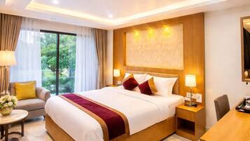 In-room safe, soundproofing, iron/ironing board, free WiFi