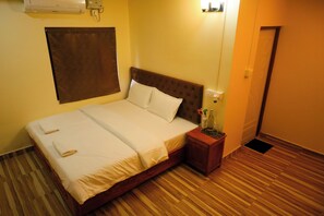 Room - Cozy Stay with Shared Kitchen | Close to Beaches & Dive Spots (Swaraj Dweep)