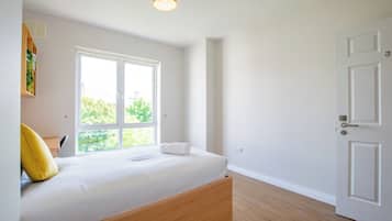 4 bedrooms, WiFi, bed sheets