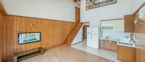 Basic Room, 2 Bedrooms (Bali 101) | 1 bedroom, free WiFi