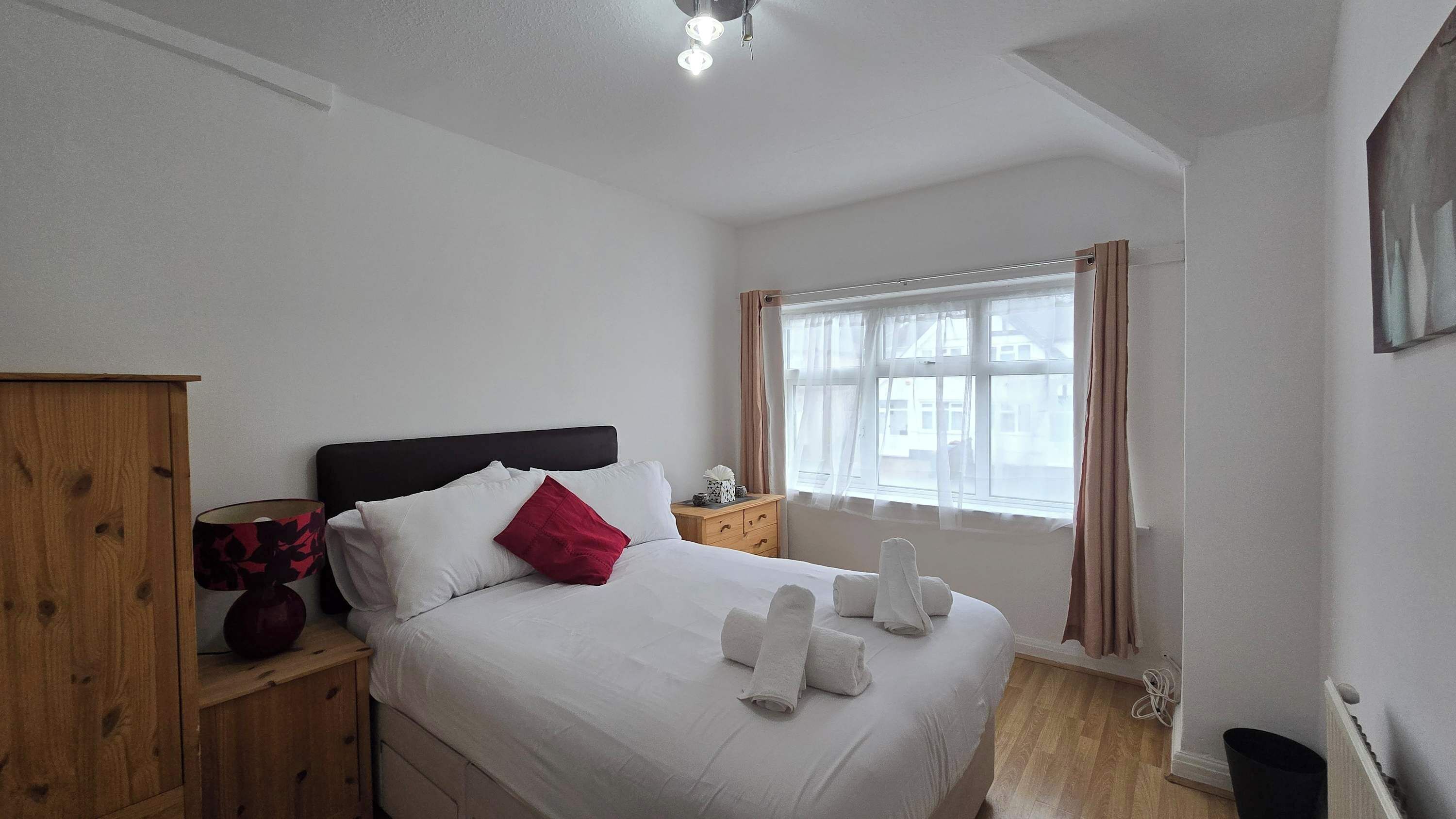 3 bedrooms, iron/ironing board, Internet, bed sheets