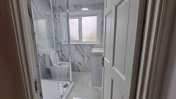 Shower, shampoo