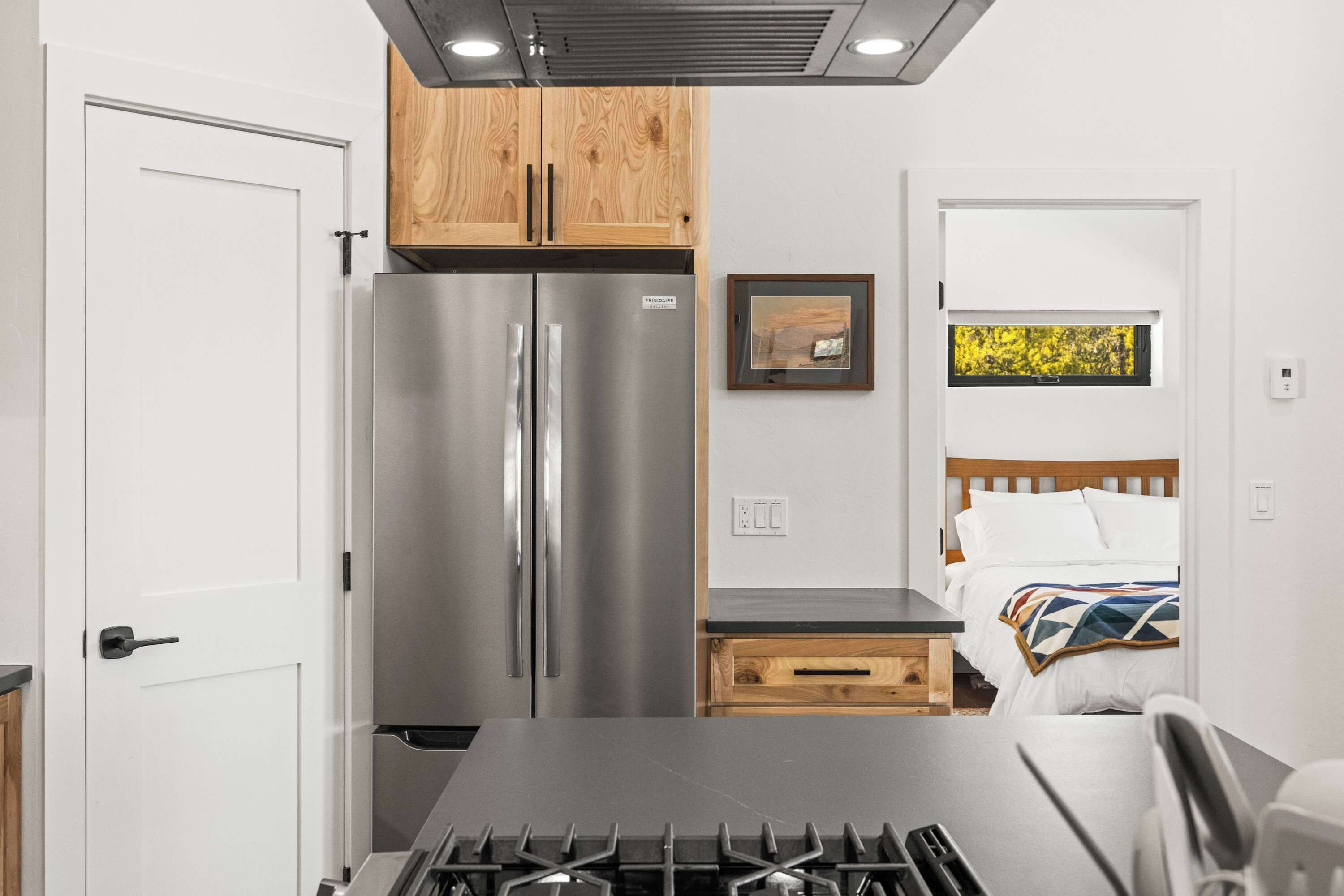 2 bedrooms, desk, iron/ironing board, WiFi
