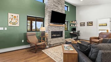 TV, fireplace, offices