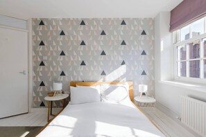 1 bedroom, iron/ironing board, Internet, bed sheets - Fantastically Located 1BDR Flat in Central London (Greater London)