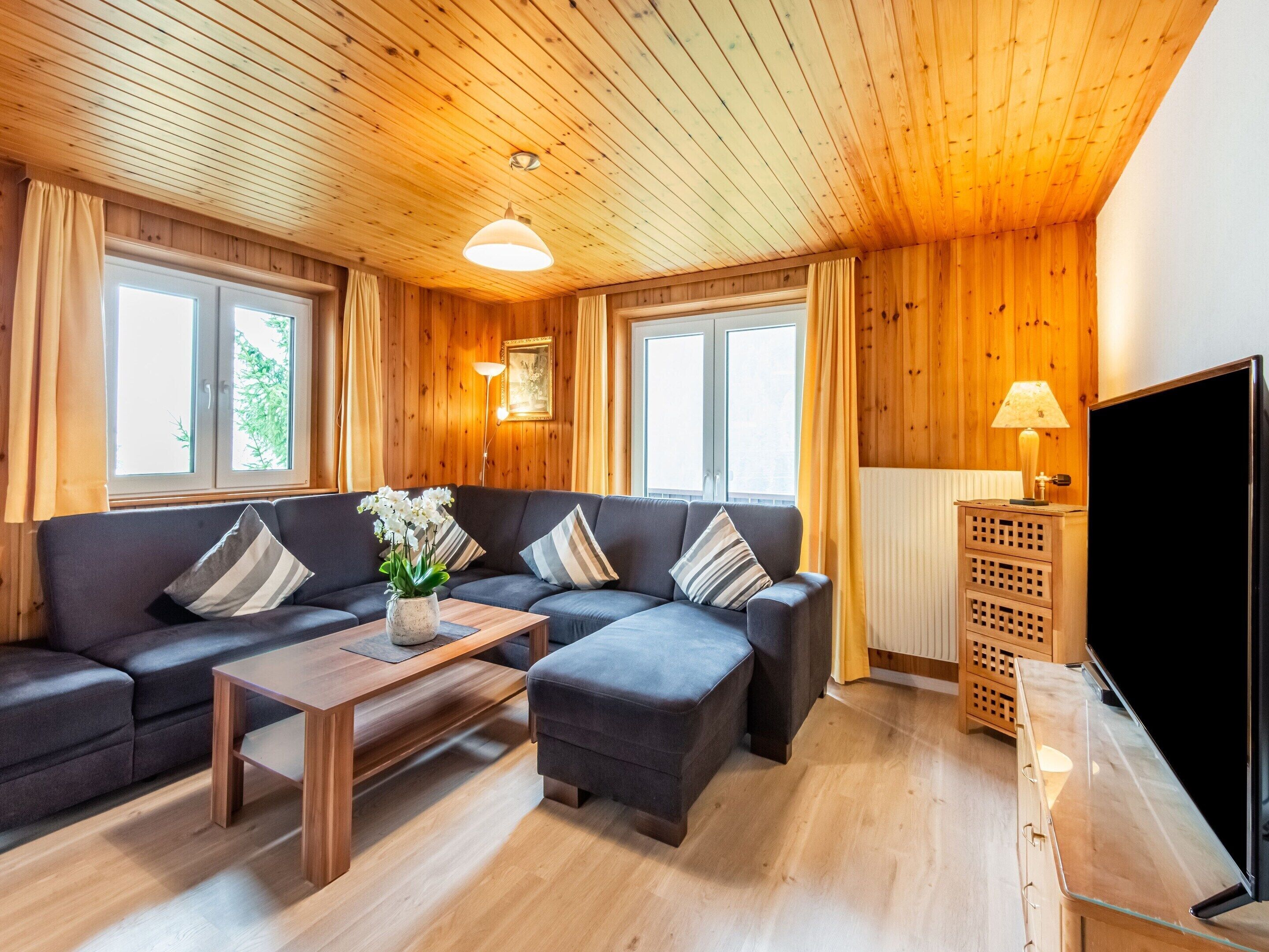 Classic Apartment, 3 Bedrooms | Living room