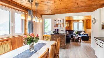 Classic Apartment, 3 Bedrooms | Living room