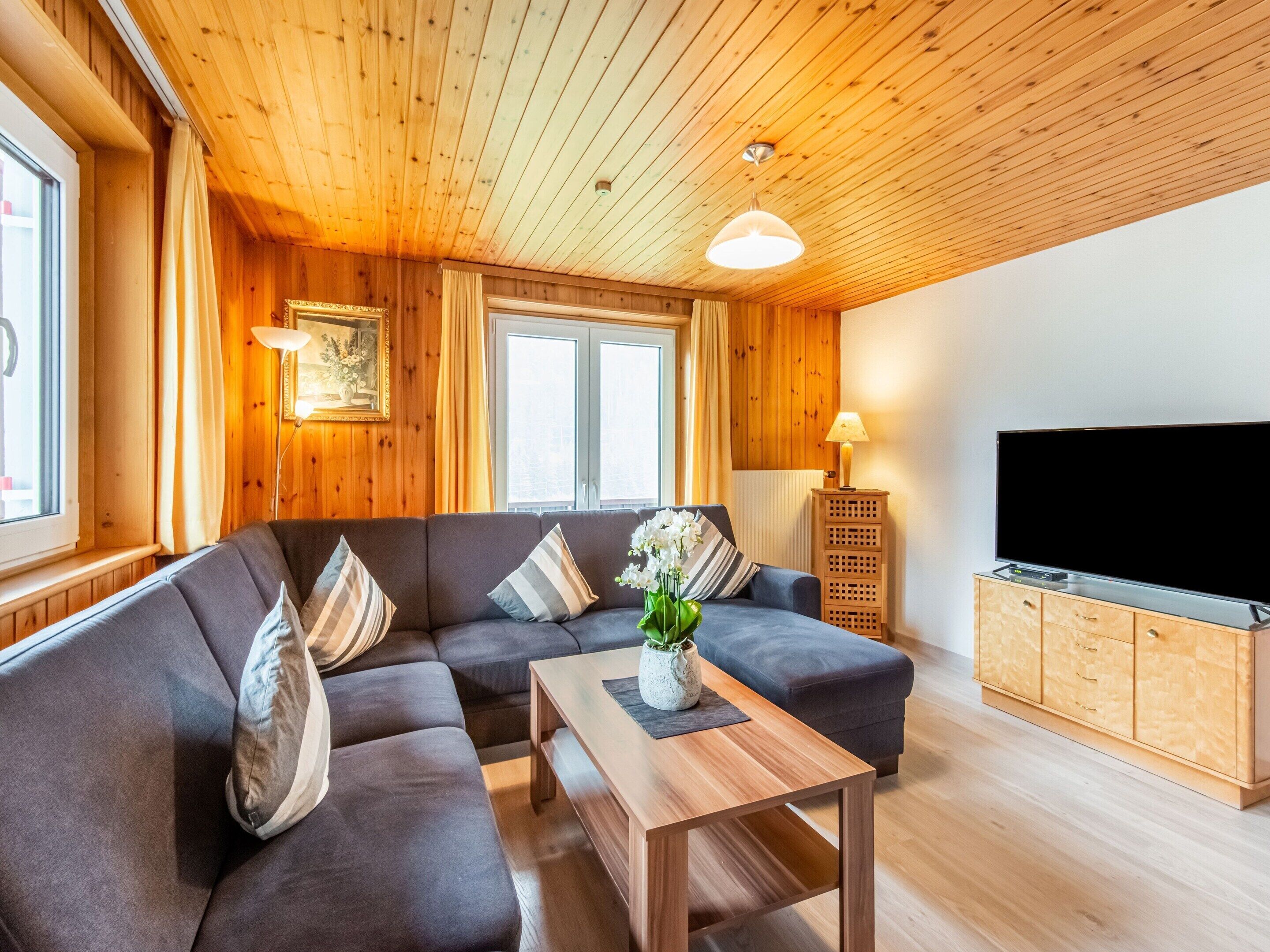 Classic Apartment, 3 Bedrooms | Living room
